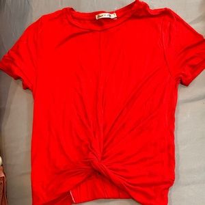 Super soft heat and hips Top from Tilly’s in size medium orangish red color M